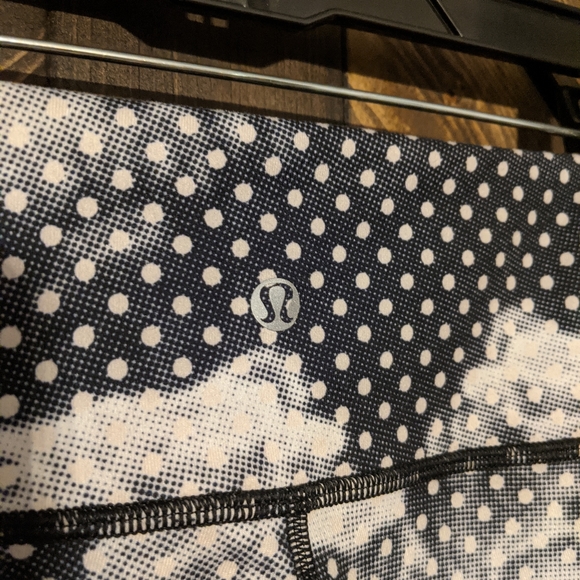 Lululemon🍋 wonder under crop patterned leggings - Picture 6 of 14